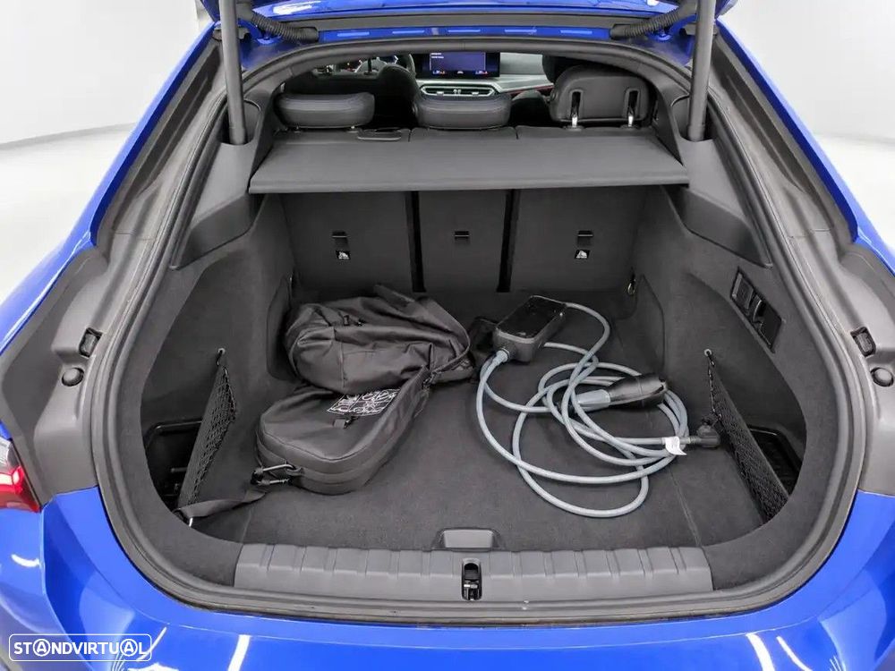 BMW i4 - 9
