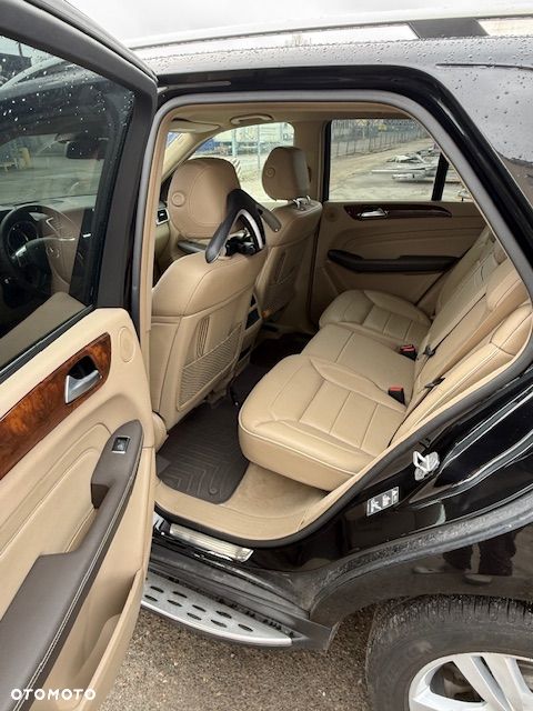 Mercedes-Benz ML - 10