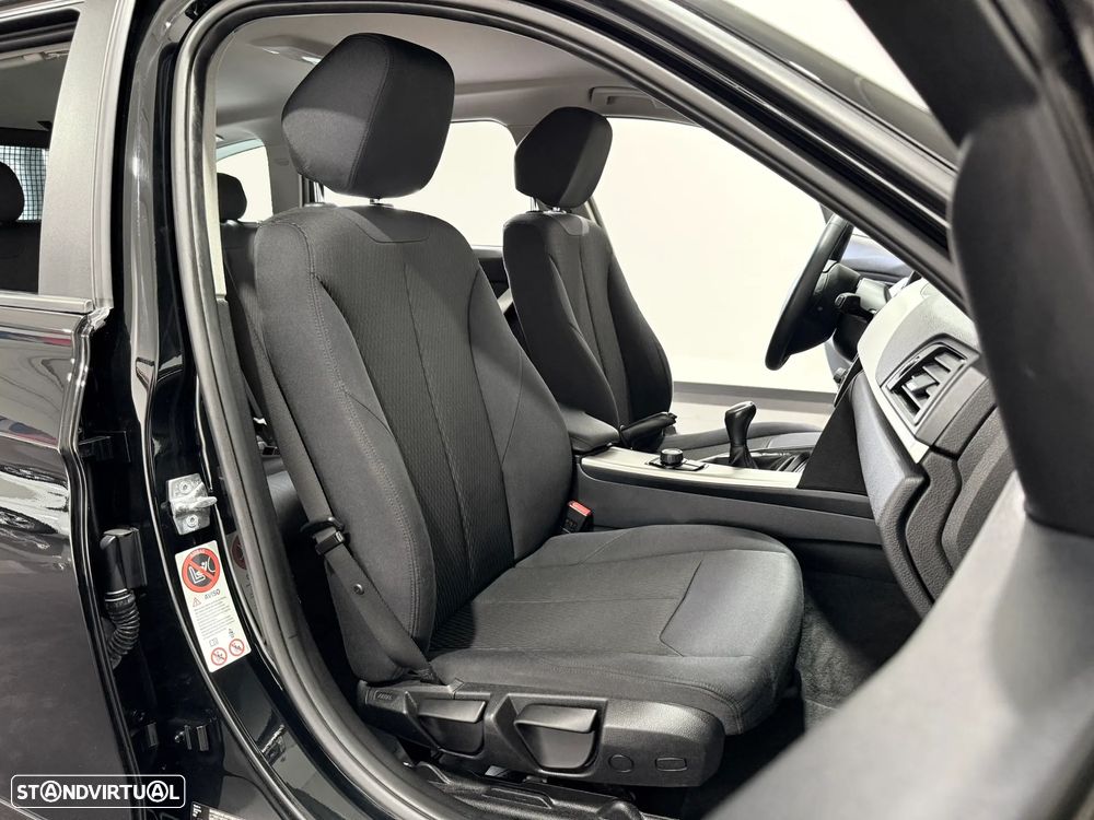 BMW 318 d Line Luxury - 42