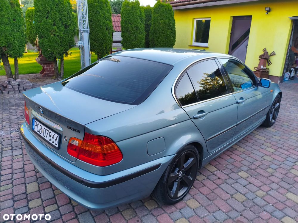 BMW Seria 3 330i - 10