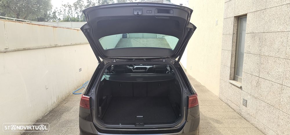 VW Passat Variant - 30