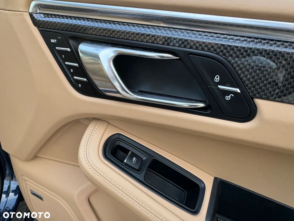 Porsche Macan Turbo PDK - 32