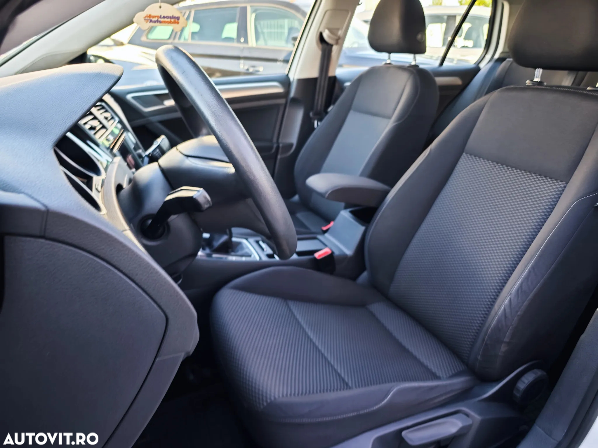 Volkswagen Golf 1.6 TDI Comfortline - 10