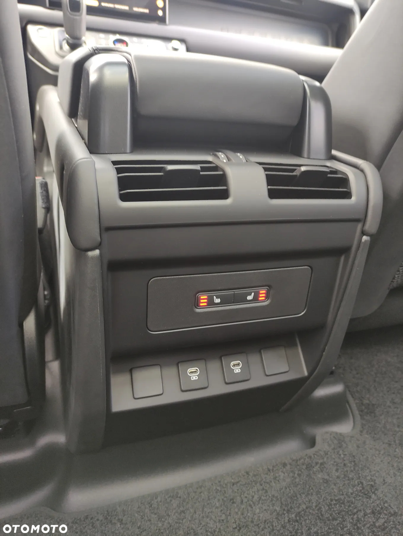 Land Rover Defender - 20