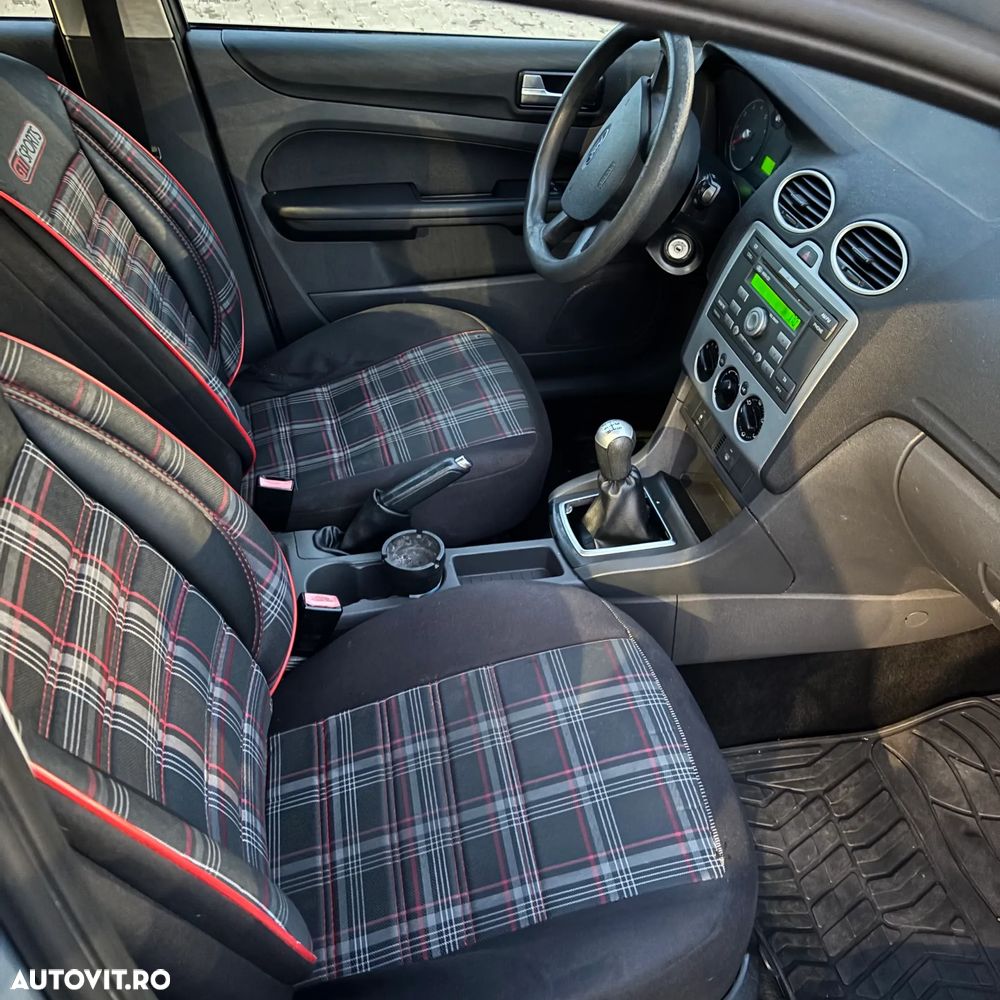 Ford Focus 1.6i 16V - 10