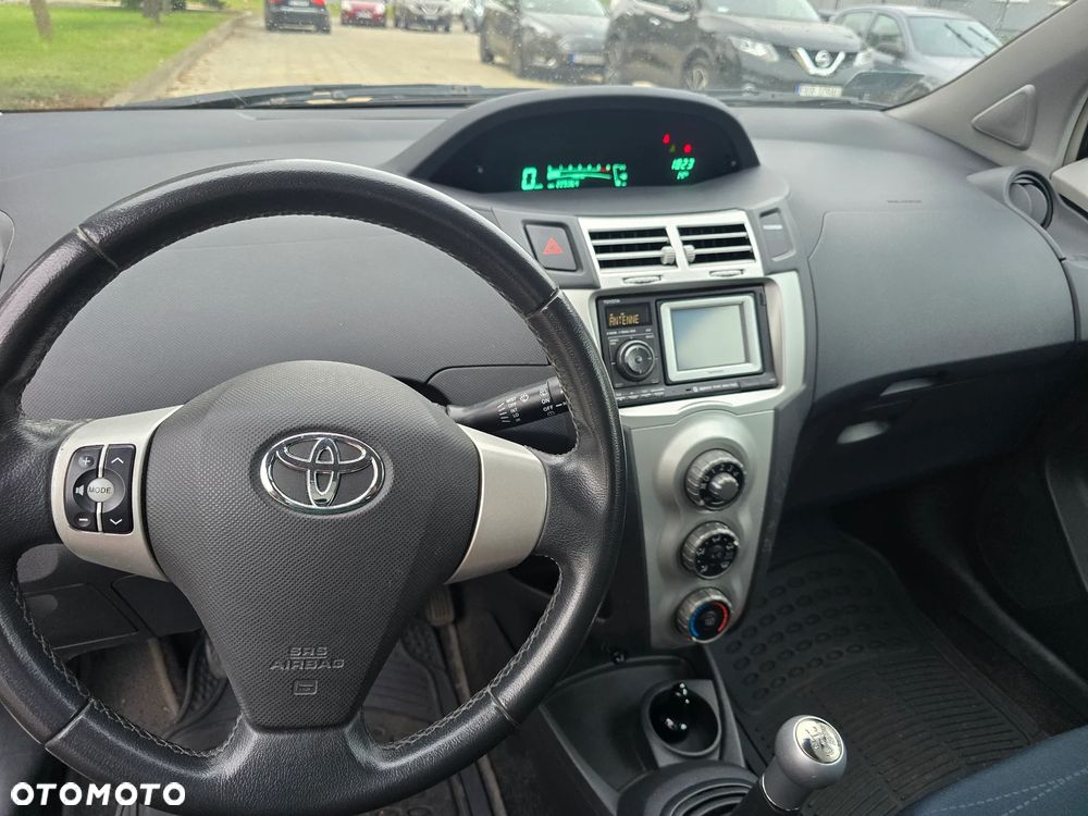 Toyota Yaris - 8