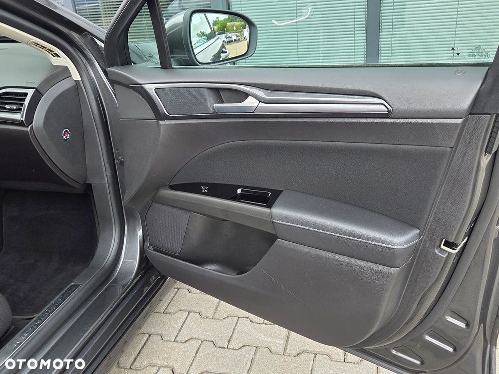 Ford Mondeo 2.0 EcoBlue Titanium - 28