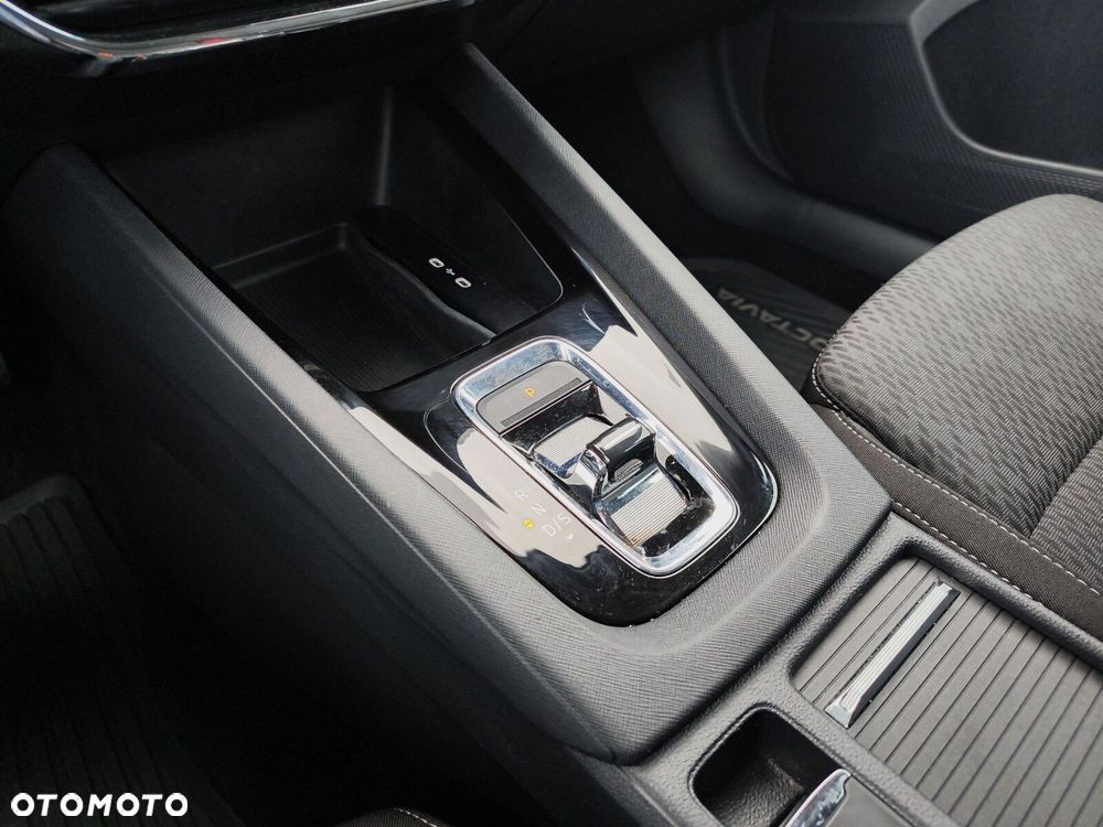 Skoda Octavia 2.0 TDI Style DSG - 23