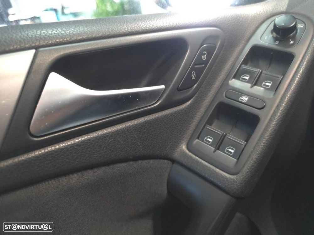 VW Golf 1.6 TDi Trendline BlueMotion - 15