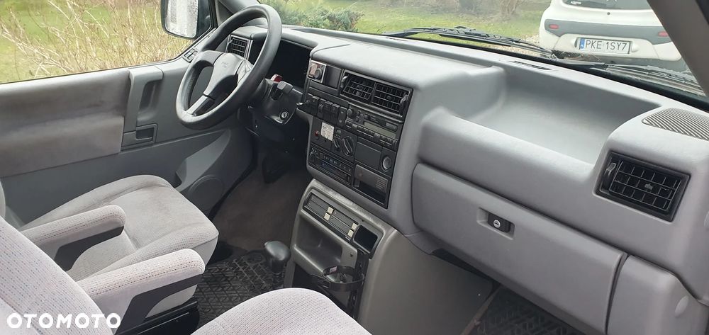 Volkswagen Transporter - 24