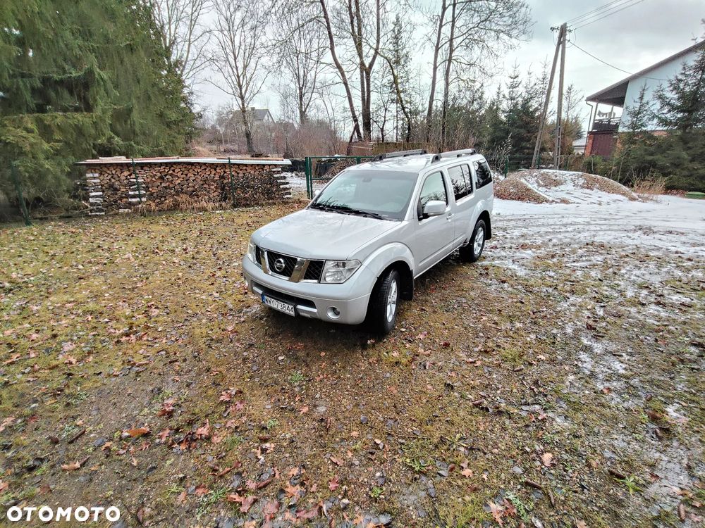 Nissan Pathfinder 2.5 D XE - 2