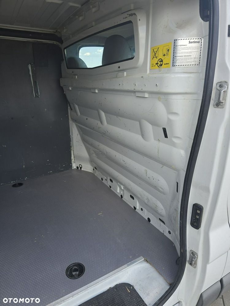 Opel Vivaro - 18