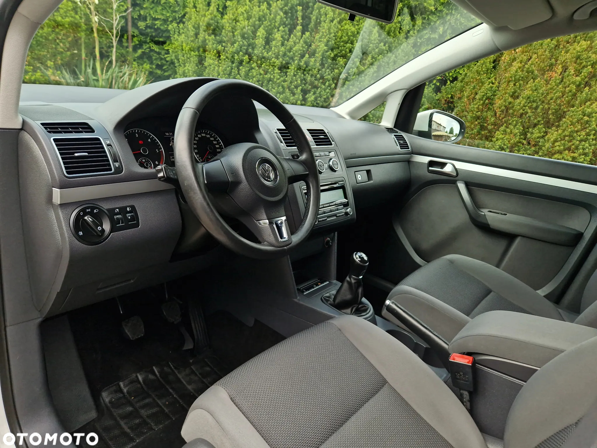 Volkswagen Touran 1.6 TDI DPF Comfortline - 25