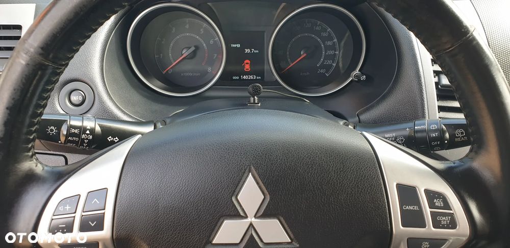 Mitsubishi Outlander - 19
