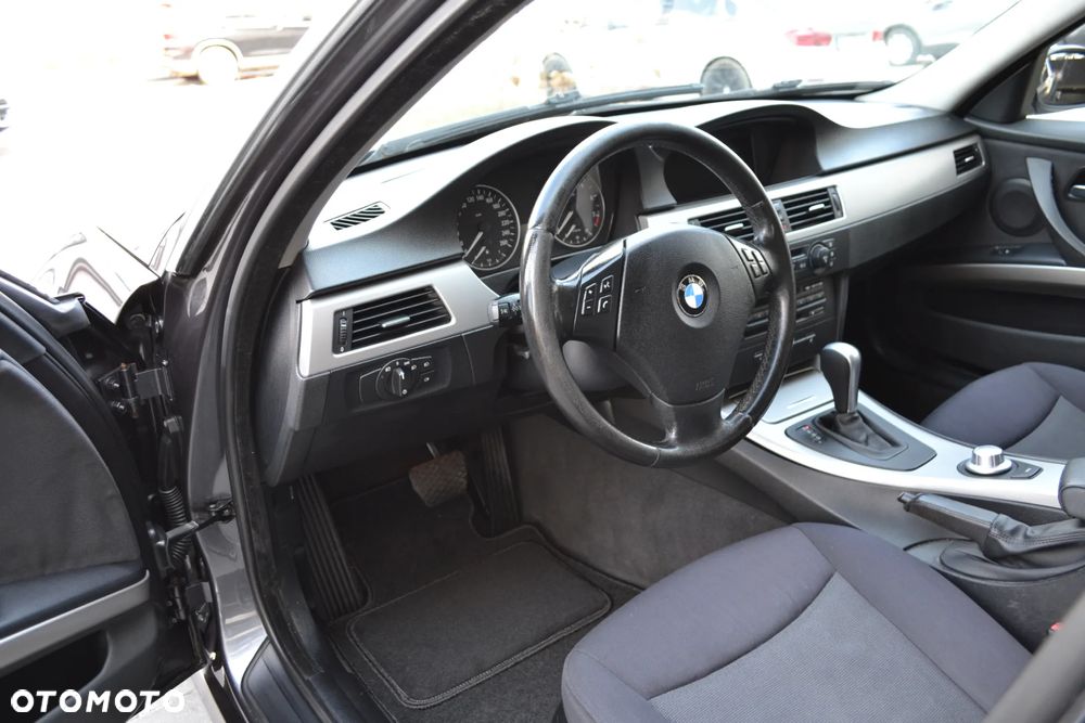 BMW Seria 3 325i - 21