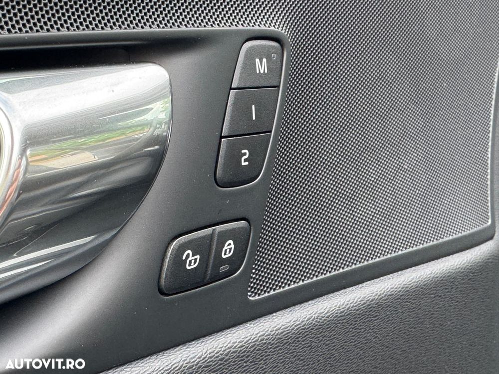 Volvo XC 60 D4 AWD Geartronic RDesign - 22