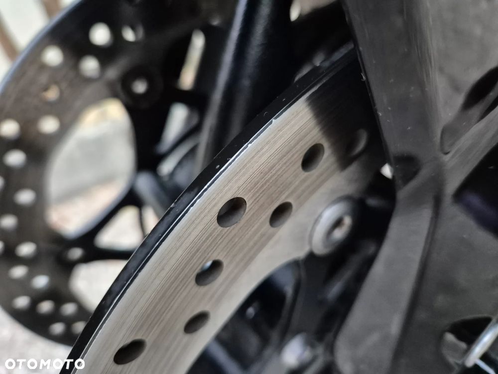 Suzuki GSX 1000 - 25