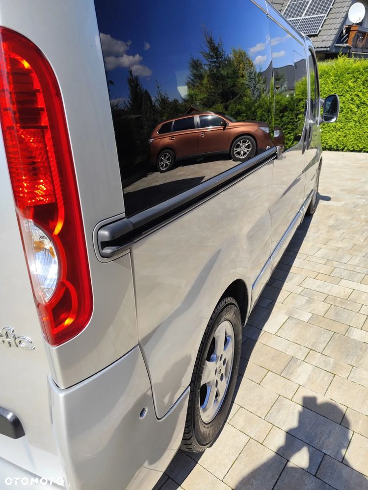 Renault Trafic Grand Passenger Black Edition - 8