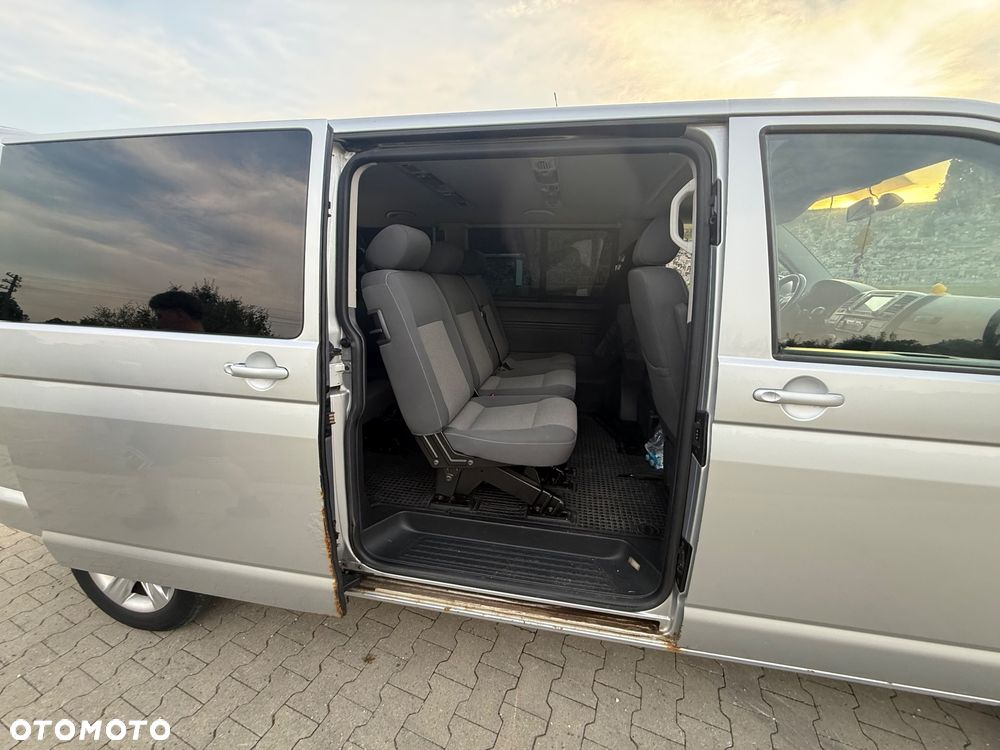 Volkswagen Caravelle - 9