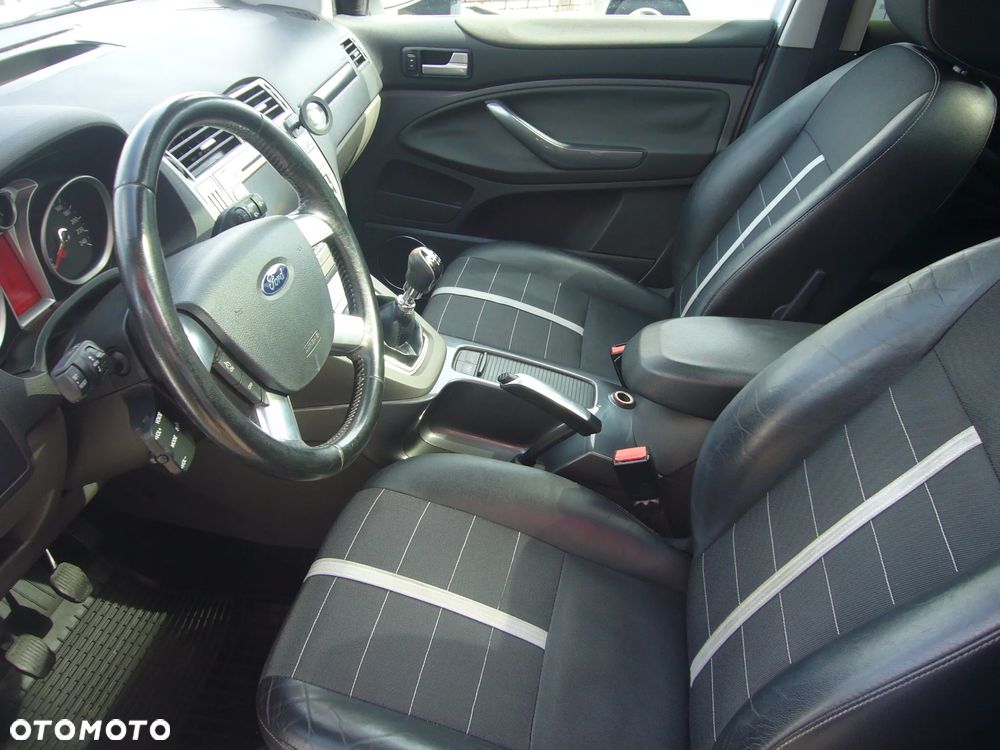 Ford Kuga 2.0 TDCi 2x4 Titanium - 11