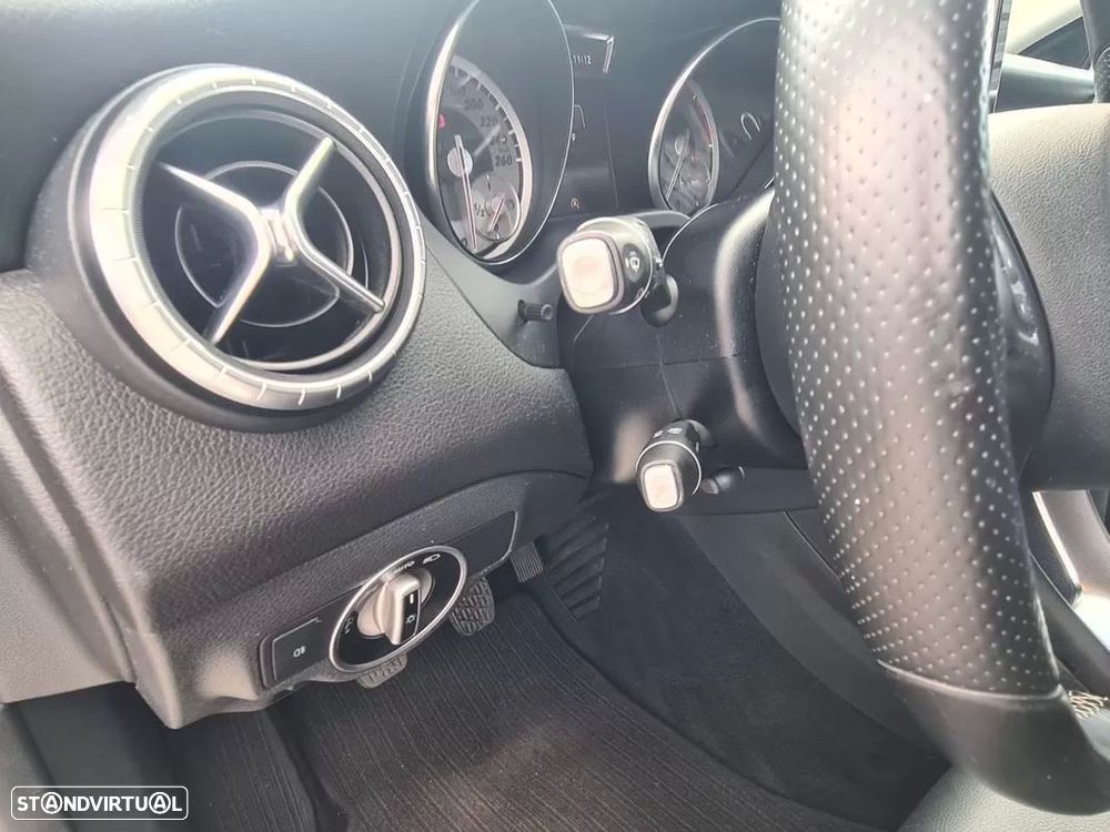 Mercedes-Benz CLA 200 - 22