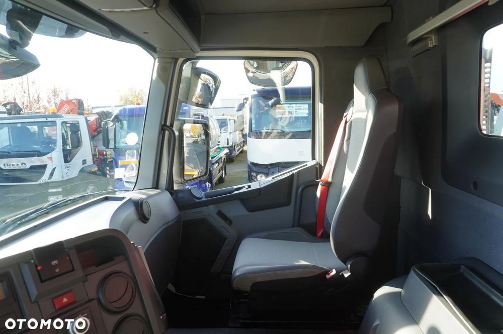 Renault C380 E6 6x4 / HDS Fassi F135 2700 MTH / Zasięg 8 m / 5.6 t udźwig / Wywrotka 3-stronna / Hydroburta - 28