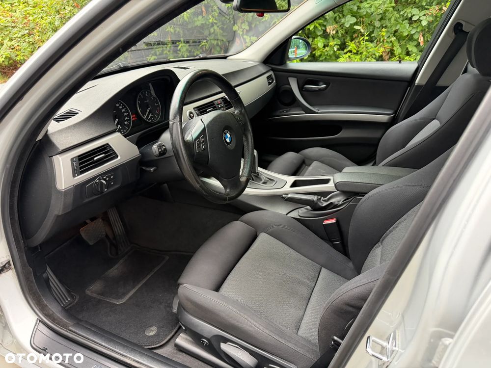 BMW Seria 3 320i - 10
