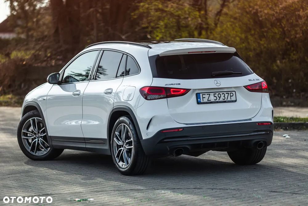 Mercedes-Benz GLA - 11