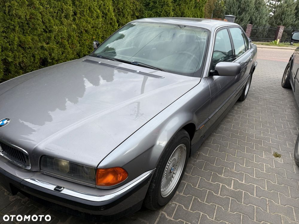 BMW Seria 7 750iL - 3