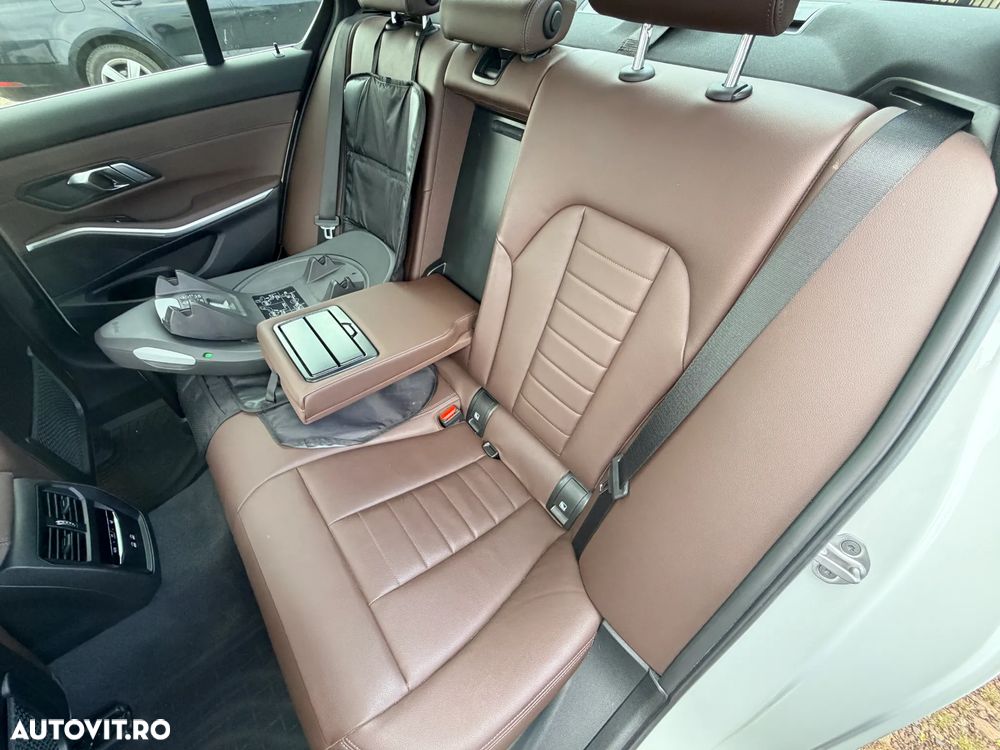 BMW Seria 3 330i xDrive Aut. - 25