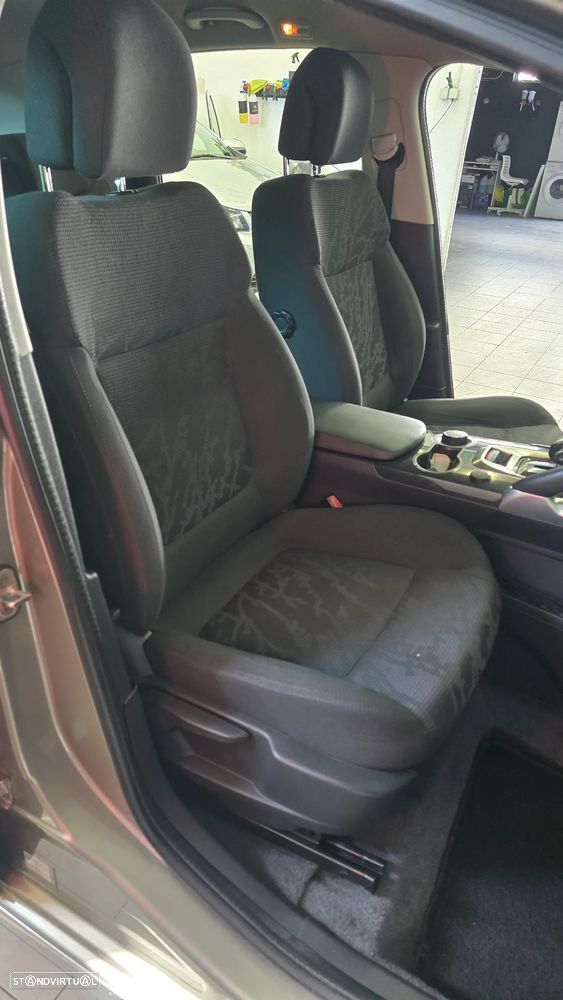 Peugeot 3008 2.0 HDi Hybrid4 - 18