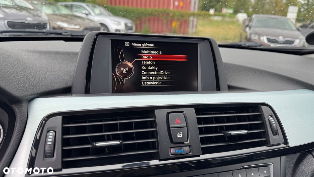 BMW Seria 3 318d Sport Line - 37