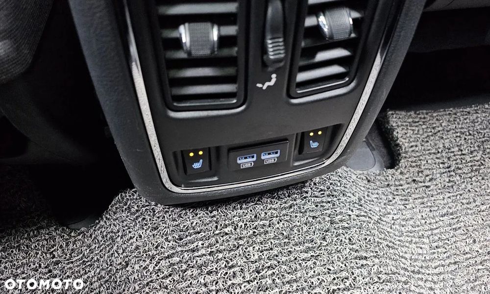 Jeep Grand Cherokee - 19