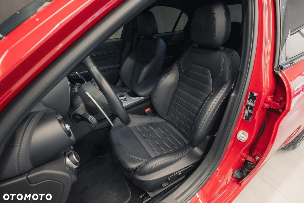 Alfa Romeo Giulia 2.0 Turbo Veloce Q4 - 13