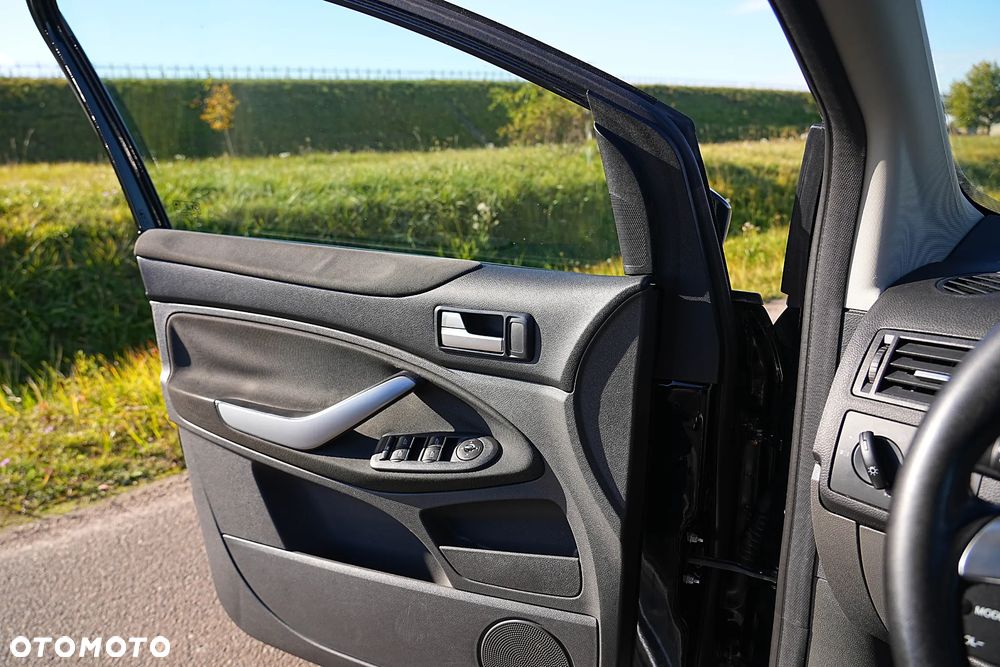 Ford Kuga 2012 photo 5