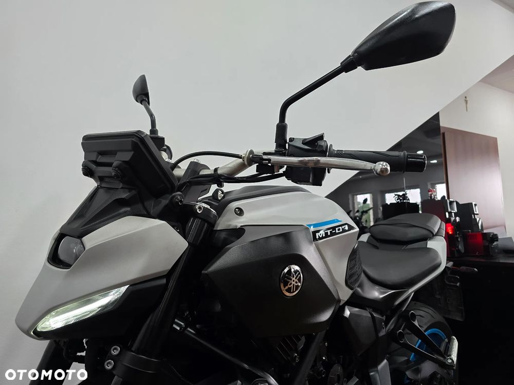 Yamaha MT - 17
