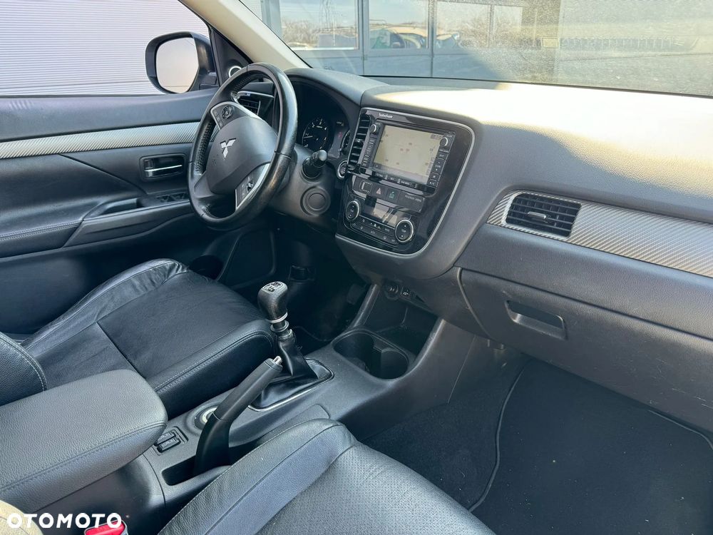 Mitsubishi Outlander - 7