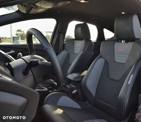 Ford Focus 2.0 EcoBoost ST mit Leder-Sport-Paket - 2