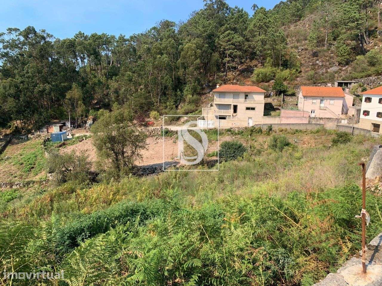 Terreno p/ construção com uma área de 700 m2 - Grande imagem: 3/12