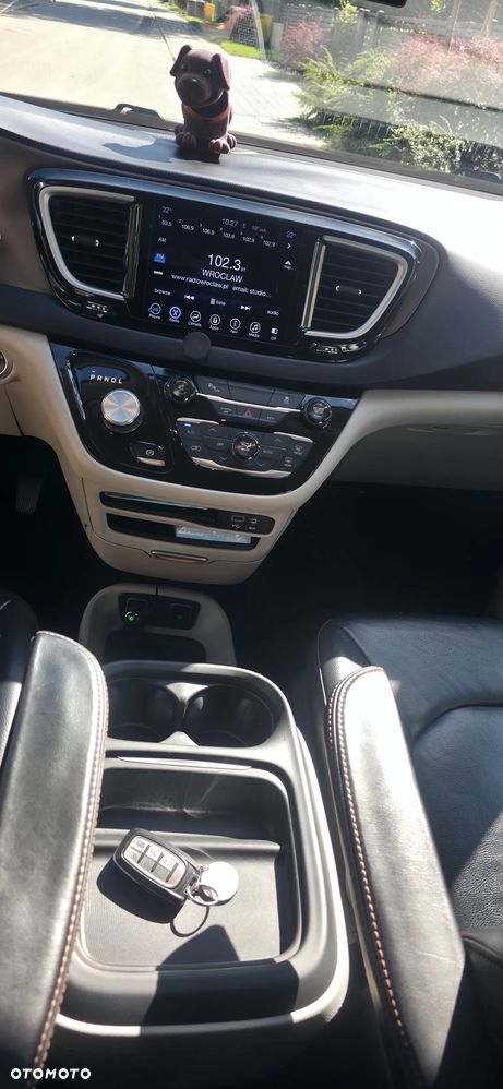 Chrysler Pacifica - 12