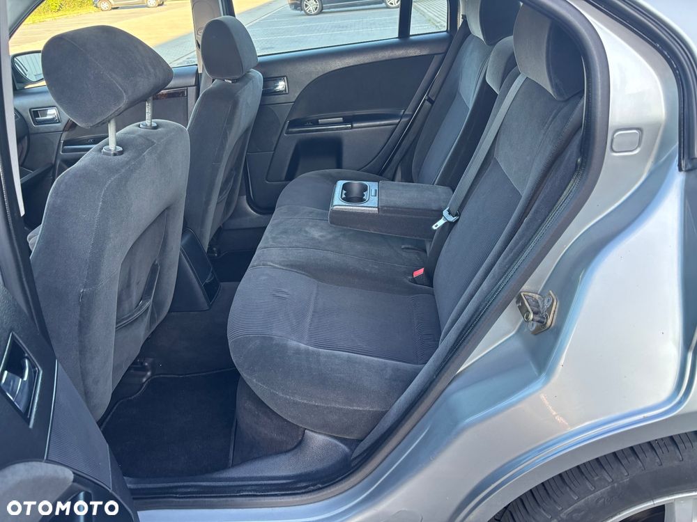 Ford Mondeo 2.0 TDDi Ghia - 16
