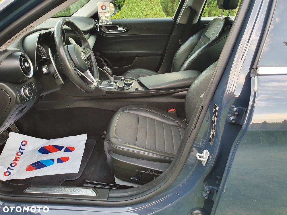 Alfa Romeo Giulia 2.2 AT8 Super - 13