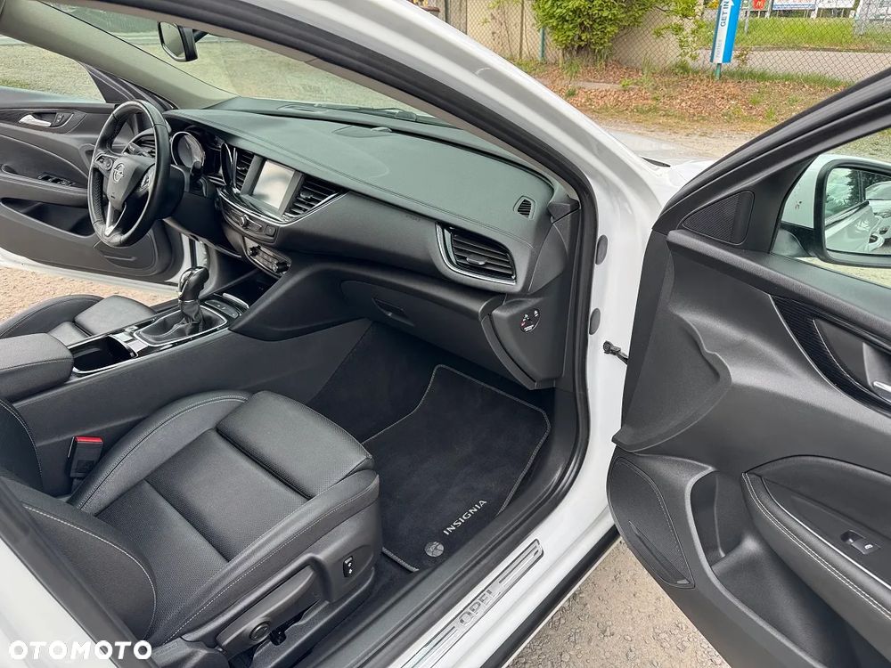 Opel Insignia - 30
