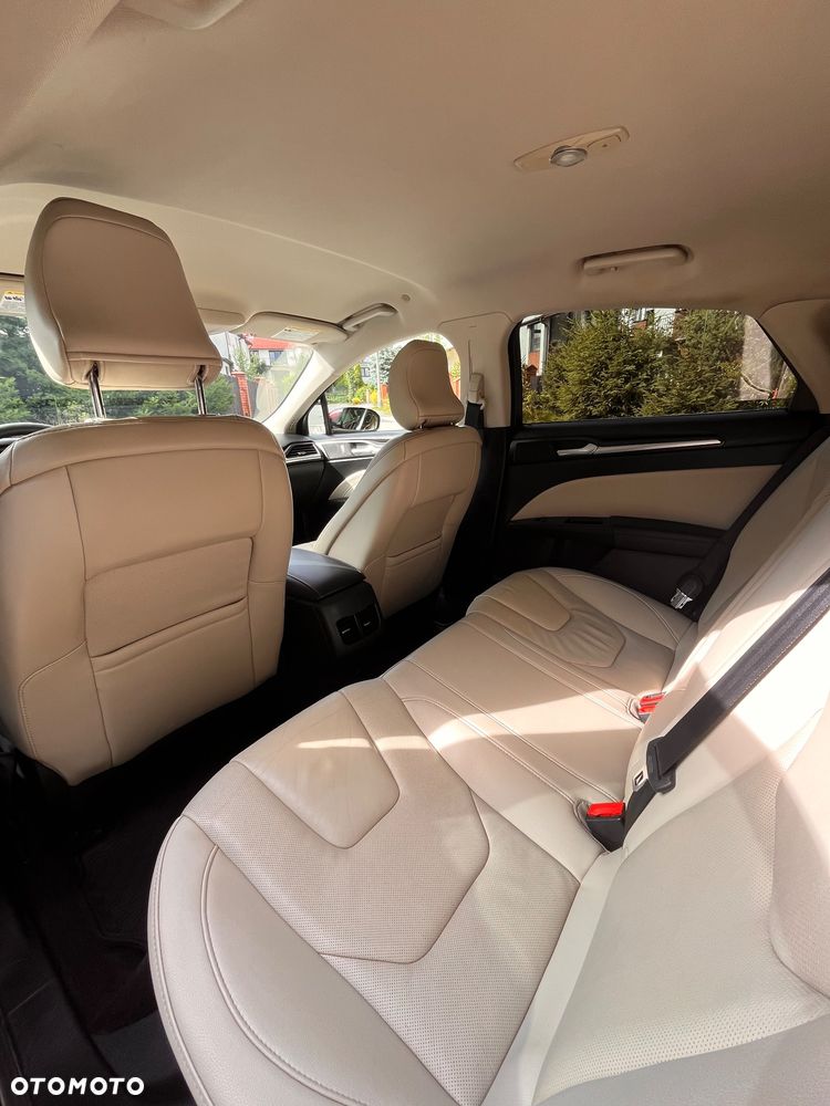 Ford Fusion - 15