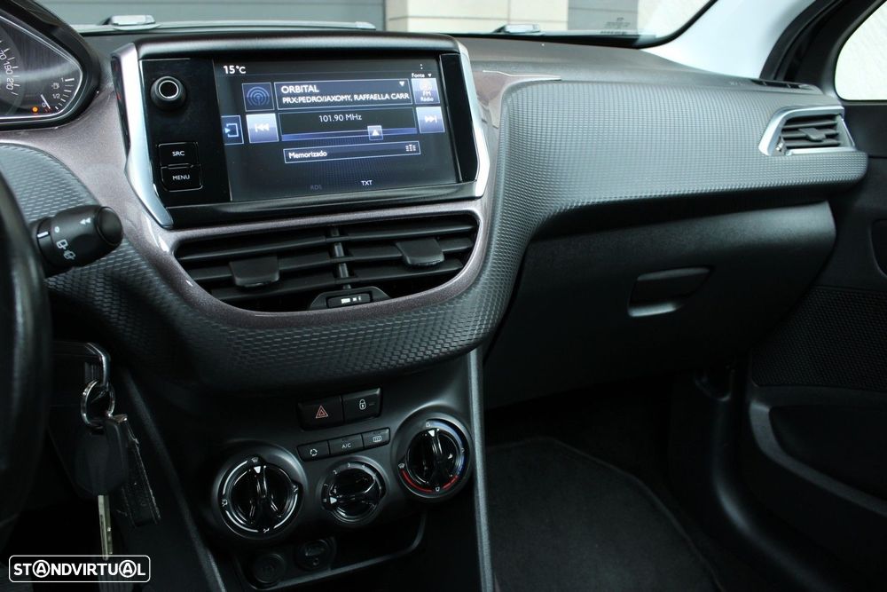 Peugeot 2008 1.2 PureTech Allure - 5