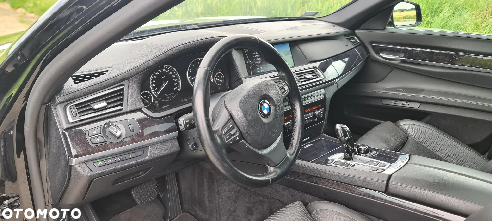 BMW Seria 7 750i L - 9