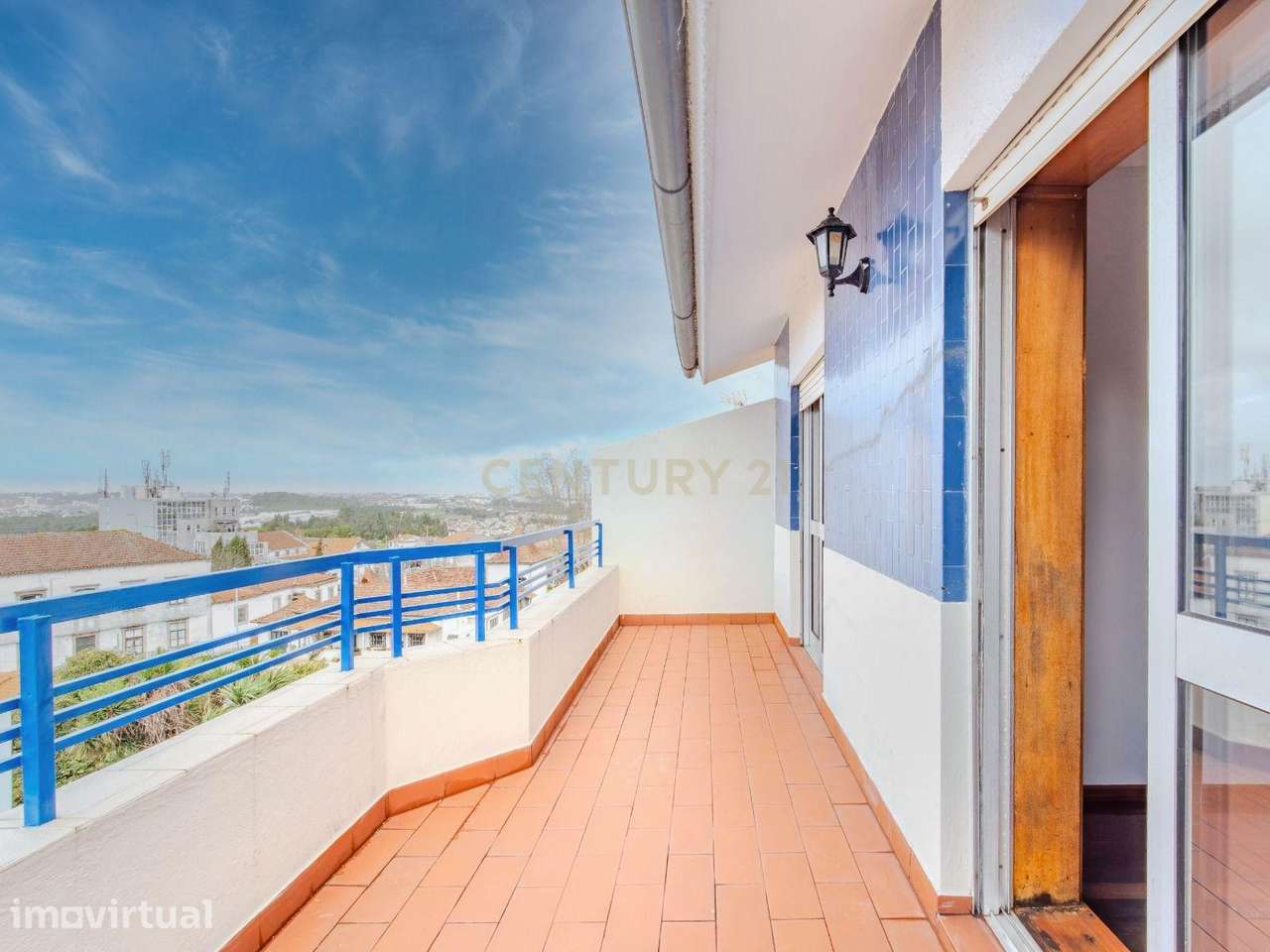 Apartamento T2 duplex com aproveitamento de sotão, varandas e Box fech - Grande imagem: 2/27