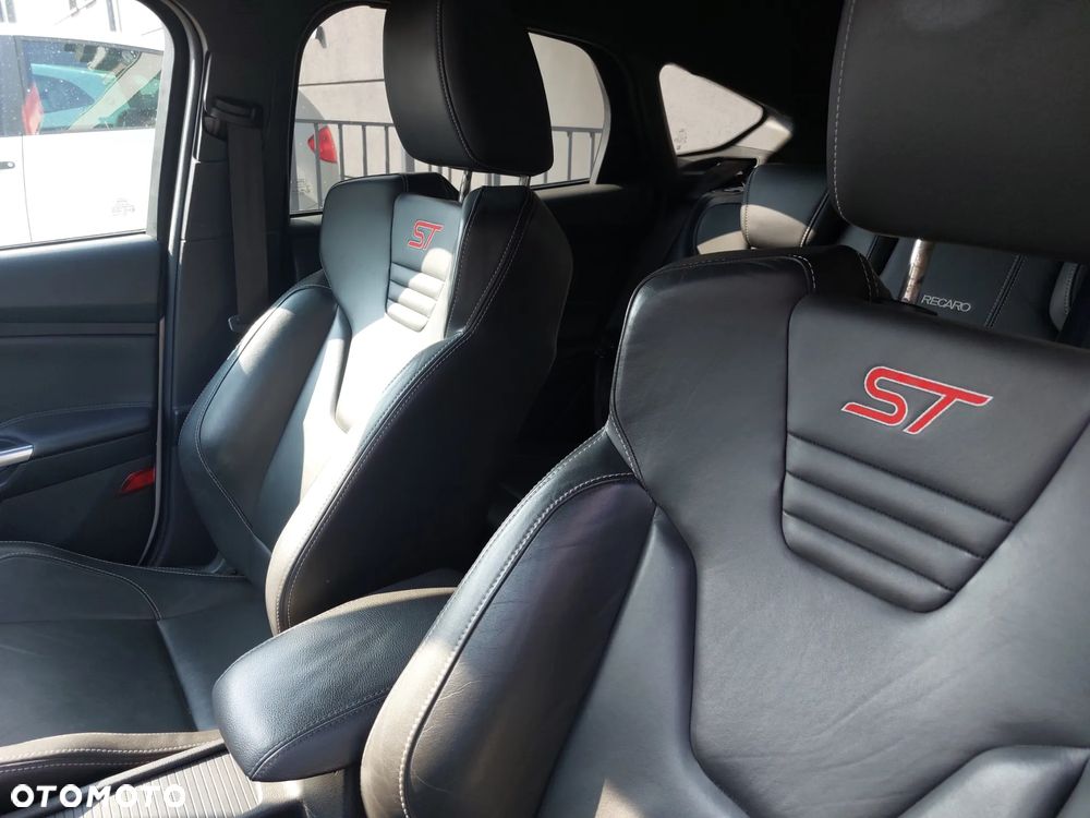 Ford Focus ST - 9