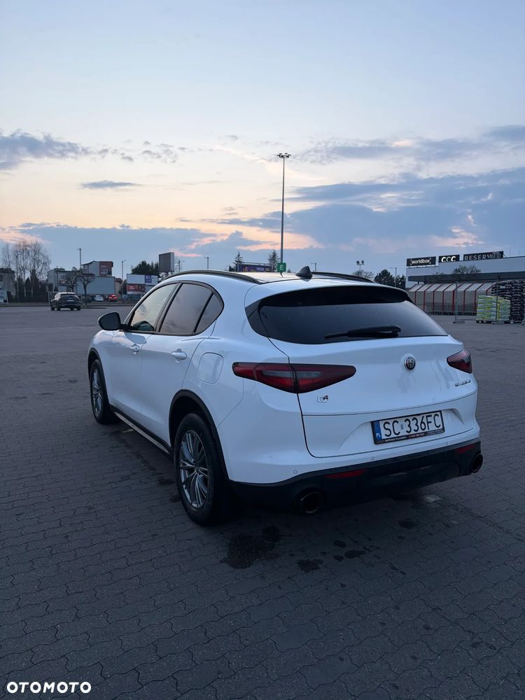Alfa Romeo Stelvio 2.0 Turbo 16V AT8-Q4 Sprint - 4