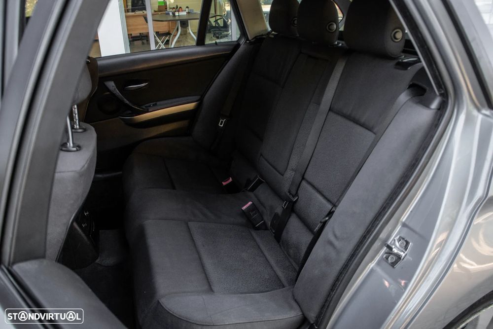 BMW 318 d LifeStyle - 17